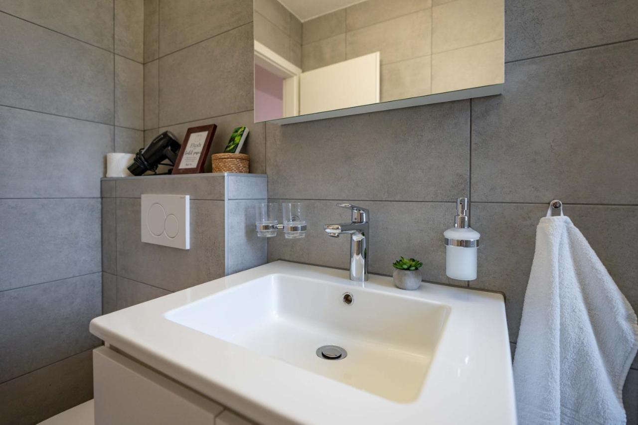 Moderne Wohnung Mit Parkplatz - Top Floor Ostermundigen Buitenkant foto